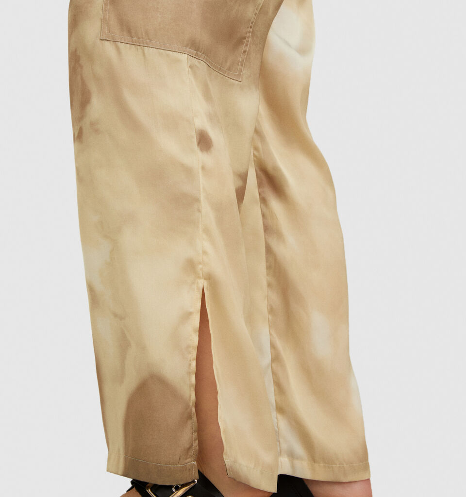 Printed satin cargos - women's regular fit trousers - Multi-color | Sisley image number 6